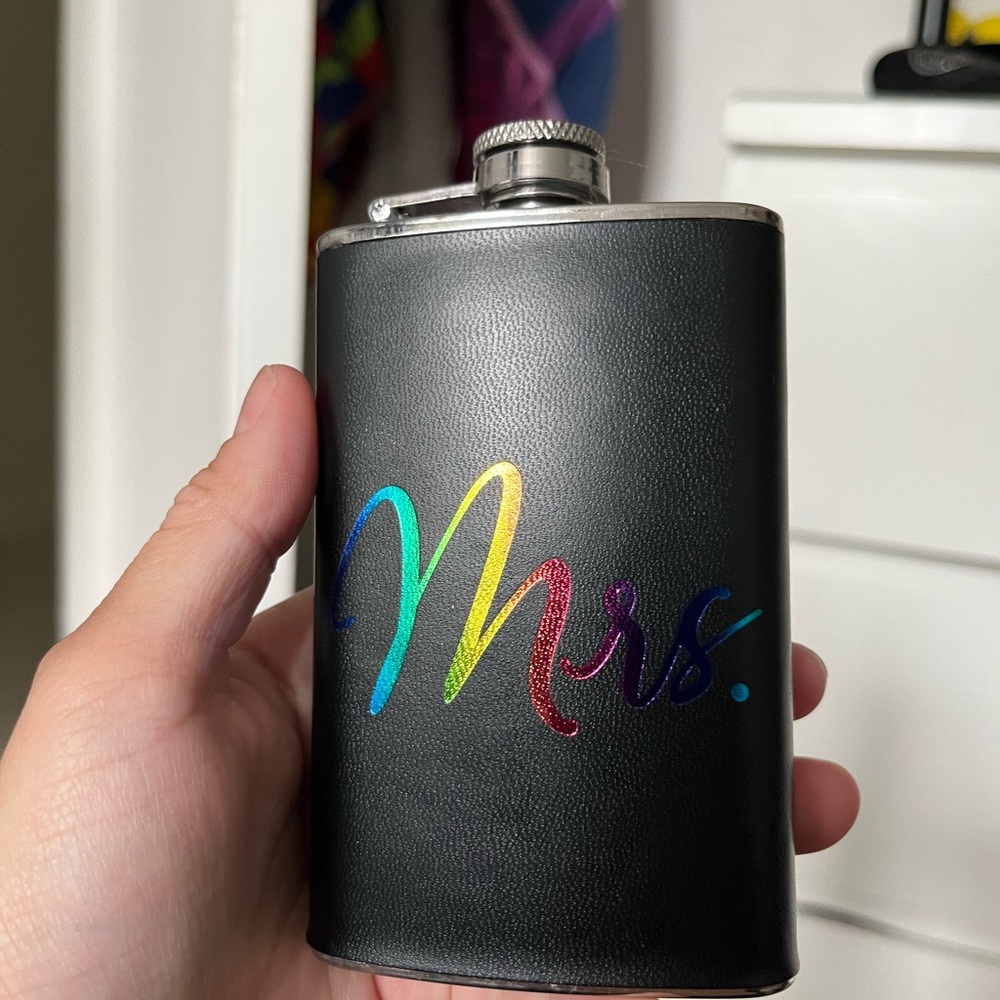 Brand new 5oz flask never used.